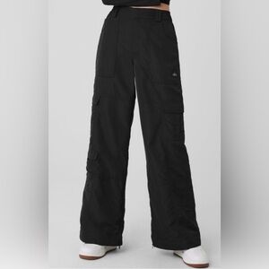 ALO Yoga Black Wide Leg Pants snowboarding skiing 

High-Waist Ski-Moto Puffer